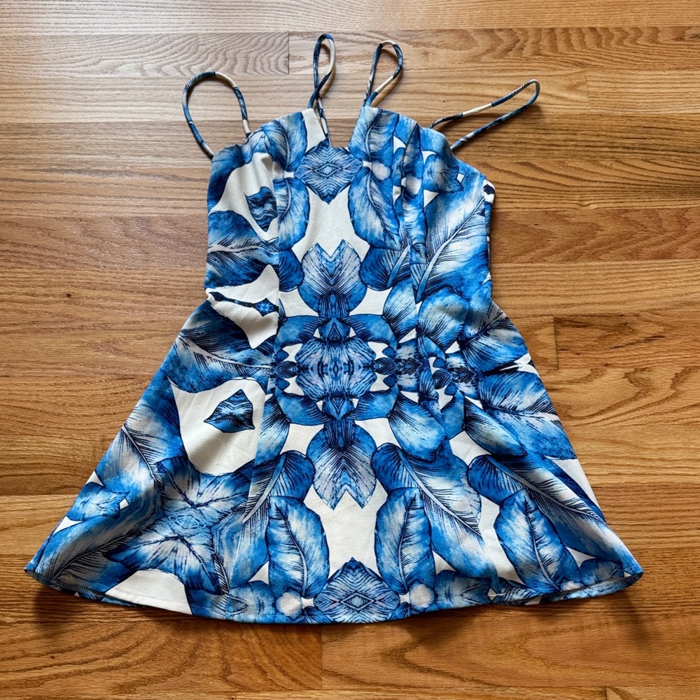 L'ATISTE Blue Feather Print Mini Dress